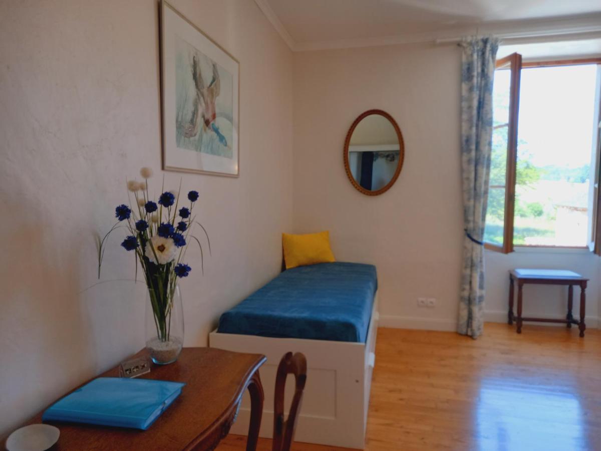 Au Pays De Jacquou : Chambre D'Hotes Et Table D'Hotes Fossemagne Bagian luar foto